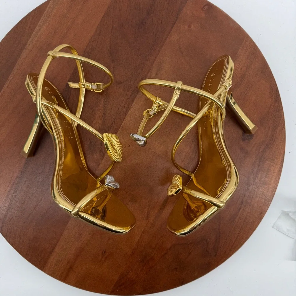 Gianni Bini Heeled Sandals Womens Gold Metallic Lip Charm Strappy Stiletto 8M